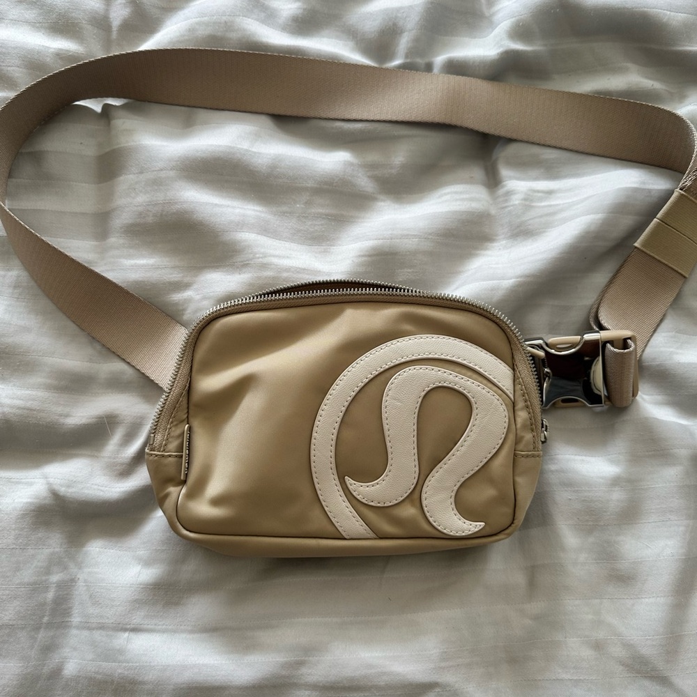 lululemon athletica Tan and White Belt Bag